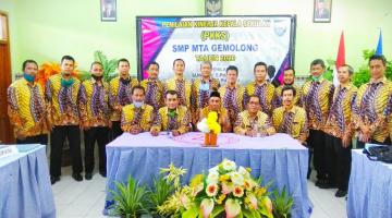 Foto bersama TIM Penilai dengan Tim PKKS SMP MTA